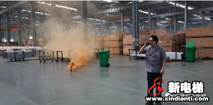 恒达富士电梯举行2019年度消防应急救援演练(图1) 恒达富士电梯举行2019年度消防应急救援演练(图1)