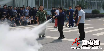 恒达富士电梯举行2019年度消防应急救援演练(图5) 恒达富士电梯举行2019年度消防应急救援演练(图5)