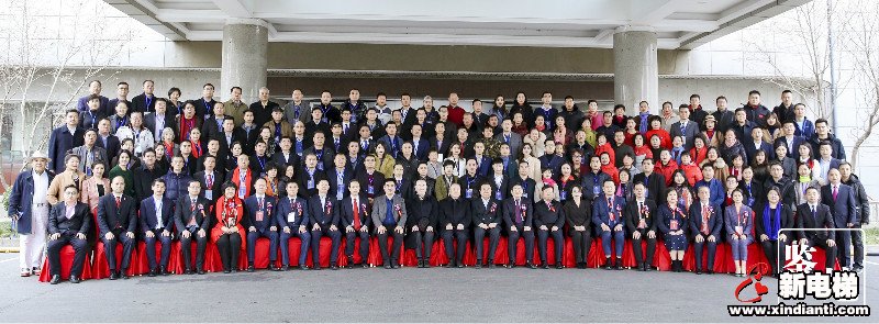 喜报！新电梯网总裁邓丽丽喜获2019年中国房地产年度创新人物奖(图1)