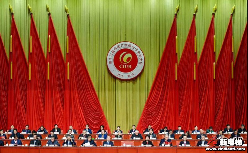 森赫电梯董事长李东流荣获“2019年中国产学研合作军民协同创新奖”(图1)