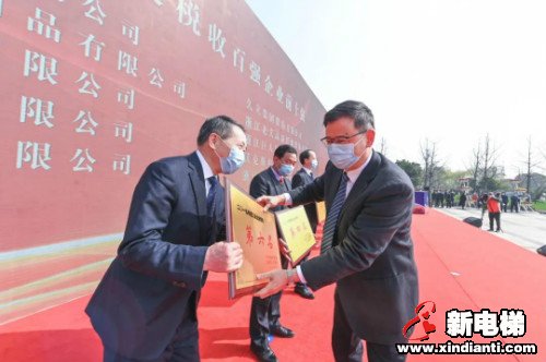 巨人集团及巨美家荣获南浔区委、区政府表彰(图4) 巨人集团及巨美家荣获南浔区委、区政府表彰(图4)