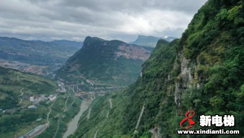 乘莱茵斜行电梯，体验0-90度隧道穿梭！(图1)