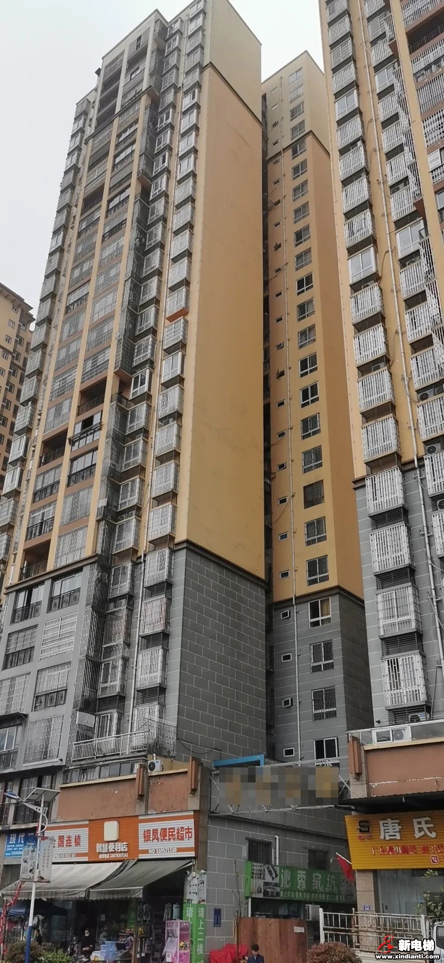 女孩不慎掉入26层电梯公寓的烟道……(图2)