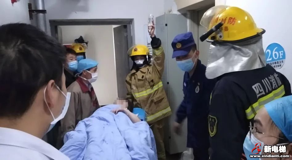 女孩不慎掉入26层电梯公寓的烟道……(图9)