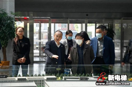 省委组织部人才办副主任、省人社厅专技处处长陈荣华一行莅临森赫电梯调研考察(图1)