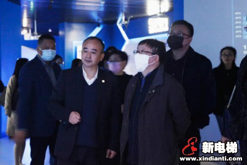 省委组织部人才办副主任、省人社厅专技处处长陈荣华一行莅临森赫电梯调研考察(图2)