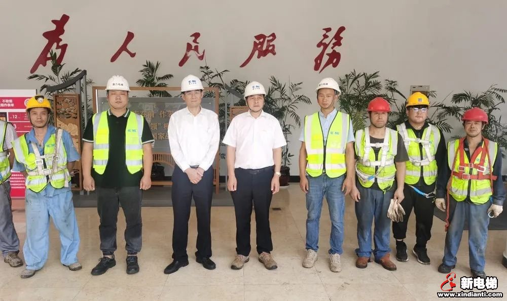 康力电梯董事长王友林现场慰问节日期间坚守一线的工程团队(图1)