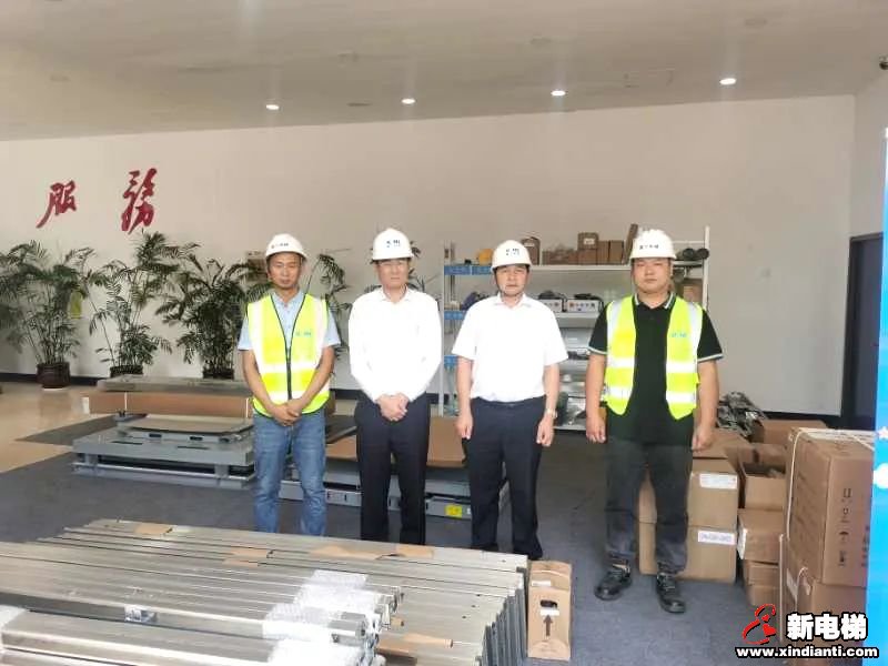 康力电梯董事长王友林现场慰问节日期间坚守一线的工程团队(图2)