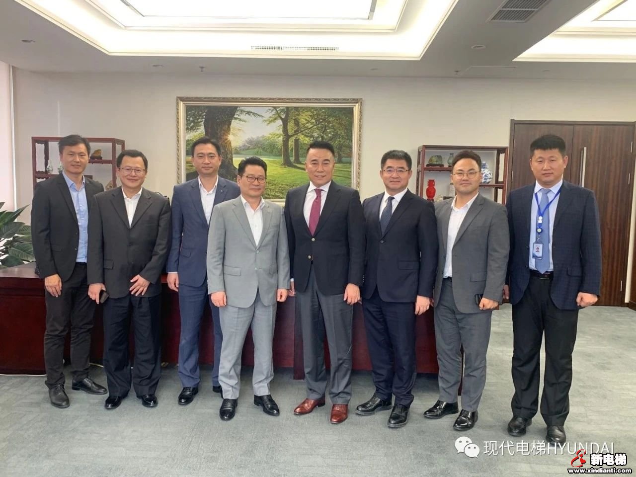 上海现代电梯签约大连新星集团项目(图2)