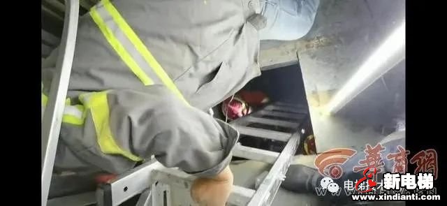 西安金辉世界城一工人被卡电梯两层之间(图3) 西安金辉世界城一工人被卡电梯两层之间(图3)