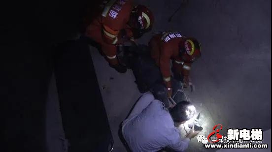 洞口防护——建筑工地男子坠落6米高电梯井(图1) 洞口防护——建筑工地男子坠落6米高电梯井(图1)