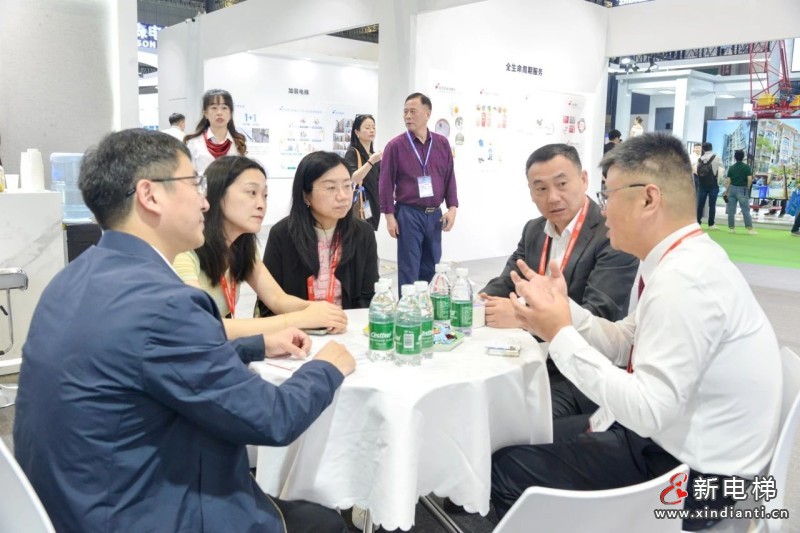 巨龙电梯亮相2024中国国际电梯展(图4)