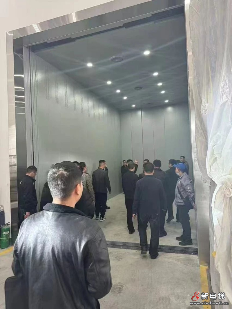 恒达富士大吨位载货电梯助力云南镇雄县易迁后扶纺织服装产业园崛起赋能添彩(图3)