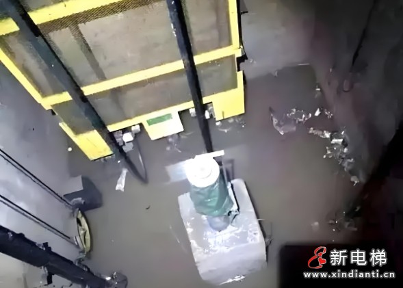 赣州市定南某小区电梯底坑积水被罚款8.6万元