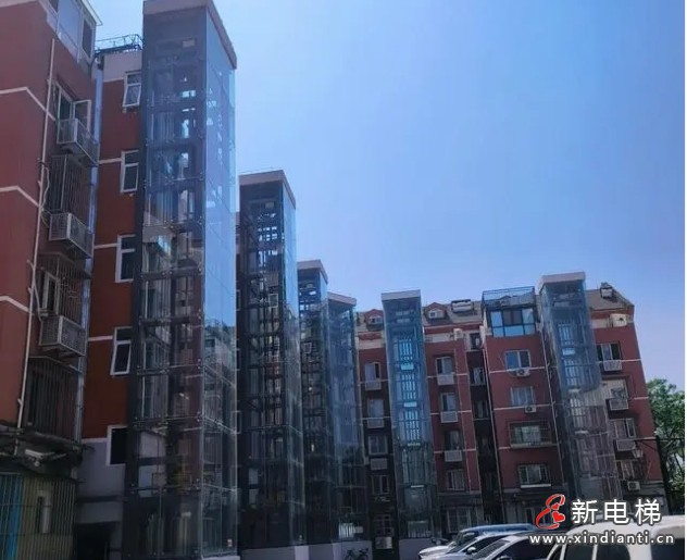 北京海淀区一小区经多方努力促改造成功新电梯正式上岗