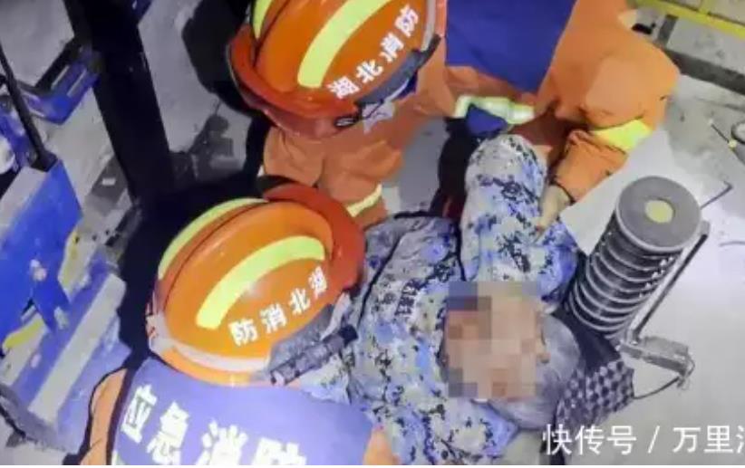 湖北武汉：电梯维修没设警示标识，七旬婆婆不慎坠入电梯井后获救
