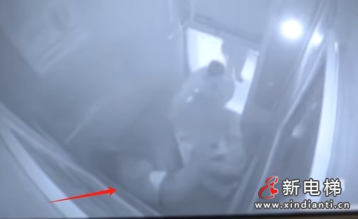 浙江金华电梯冲顶事故 从2层直升24层 造成乘梯人多处骨折