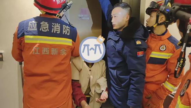 电梯突发故障！新余一女子被困电梯内…(图2)