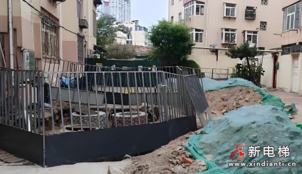 佛山市一小区加装电梯因选择无施工资质的中介公司工程陷入了“烂尾”状态‌