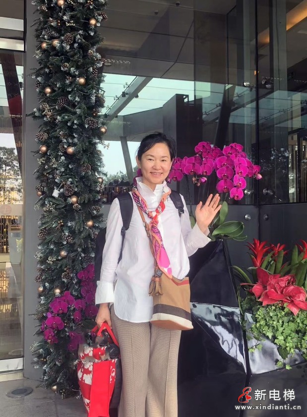新电梯网邓丽丽总裁新年贺词，顺应时代潮流，逐光而行！