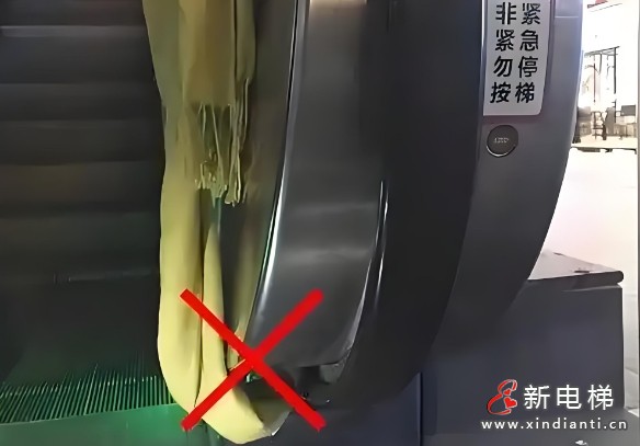 冬季围巾可能成为隐形“杀手”乘坐自动扶梯时要注意！