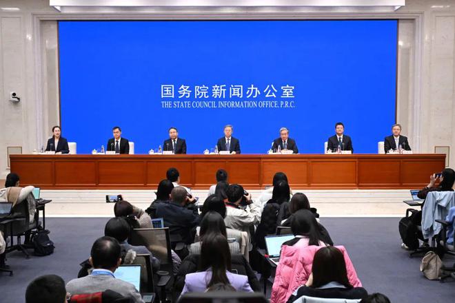 国家发展改革委负责同志出席“加力扩围实施‘两新’政策”国务院政策例行吹风会