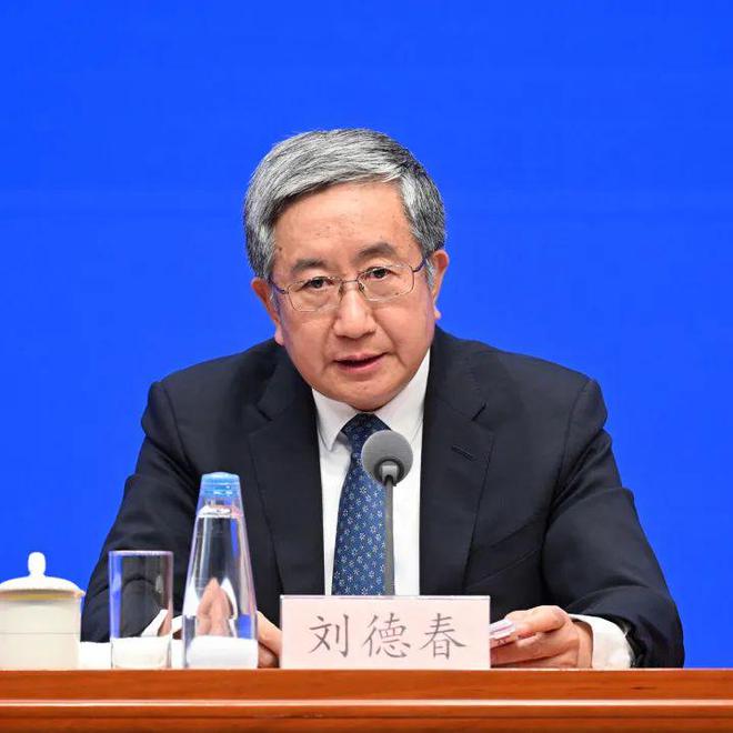 国家发展改革委负责同志出席“加力扩围实施‘两新’政策”国务院政策例行吹风会(图3)