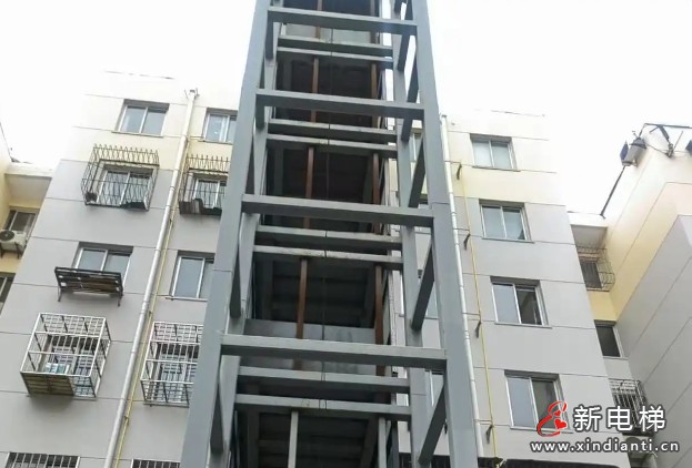 陕西宝鸡一老旧小区加装电梯遇烂尾三年多 是拆？是续建？