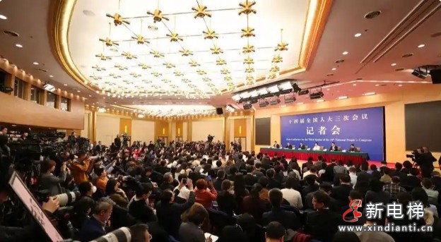 针对住建部提出的老旧小区加装电梯推进策略 居民意见统一难、资金与技术难题……