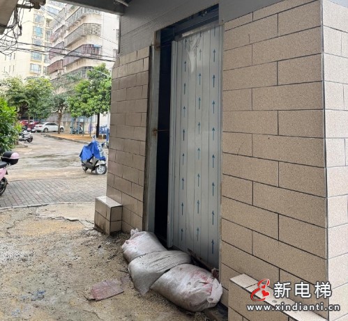 海口龙华某小区加装电梯停工近一年 工程滞后安全隐患诸多 业主强烈不满