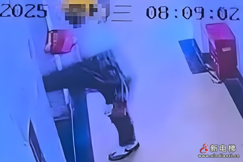 上海普陀因情绪失控连续猛踹电梯门 导致门体凹陷变形无法运行被刑事拘留‌