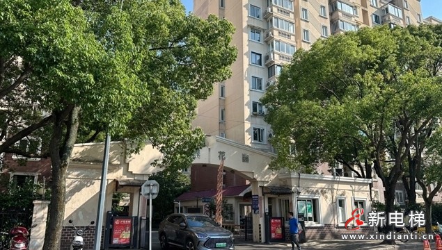 上海某小区消防改造引发水管爆裂致电梯停运