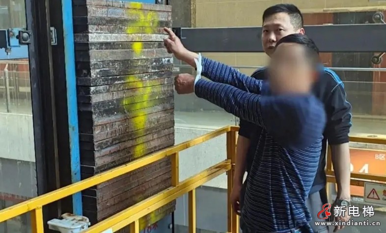 重庆万州区电梯频繁故障 经检修发现电梯配重块被盗