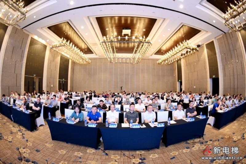 成都市电梯协会举行换届暨第二届第一次会员大会