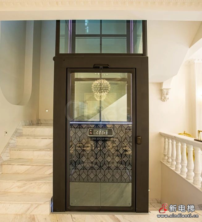 CIBES西柏思成都案例 | 楼梯中间1㎡空间内，一场法式浪漫的星际穿越正在进行