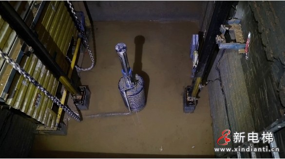 雨季电梯使用的安全提示及乘客注意事项