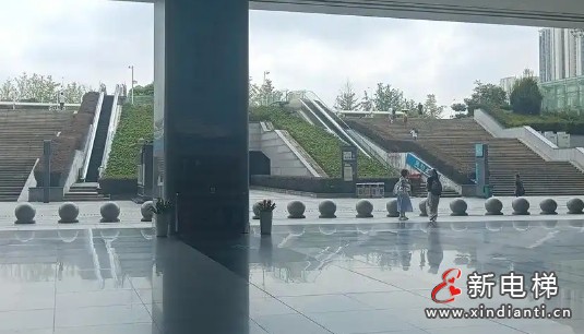 长沙南站东广场出站口室外扶梯10天内停运2次