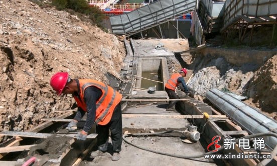 新疆喀拉峻景区安装斜行电梯无障碍游玩超贴心