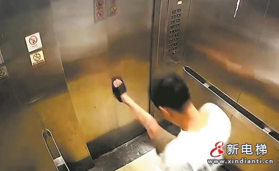 福建惠安：醉酒男子暴力踹停电梯致门体变形 半年内同栋楼第二起类似事件