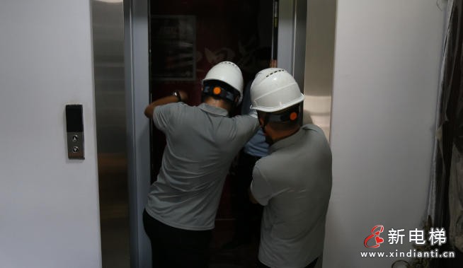 北京一小区28部电梯维保费345万引争议