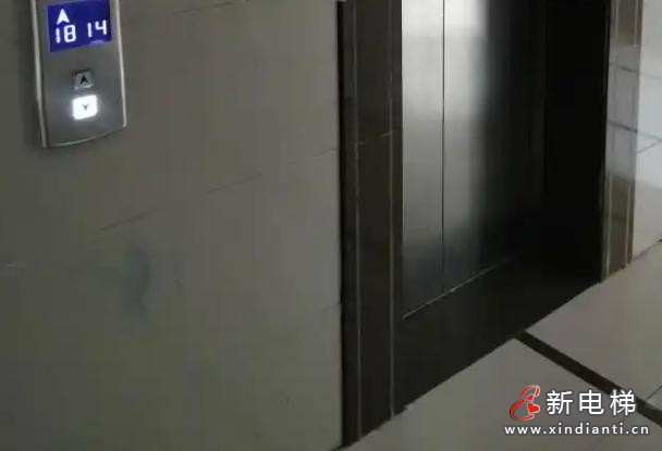 贵阳一小区儿童多次阻挡电梯关门被困20分钟 导致电梯通讯板故障