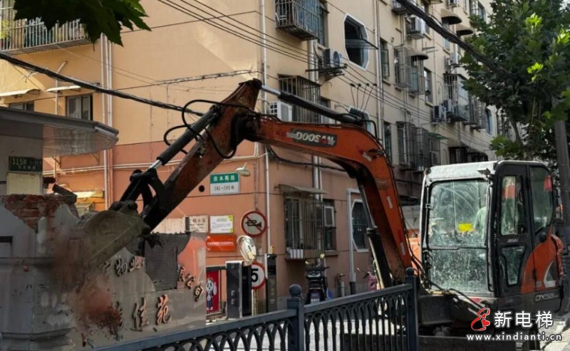 上海杨浦首台沿街老房加装电梯开工，破解“悬空”难题