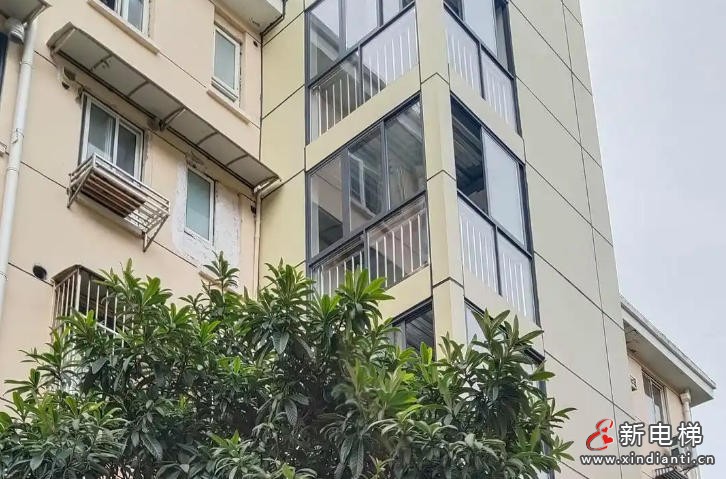 上海老小区加装电梯引争执，调解时老人猝死，被告被判赔12万