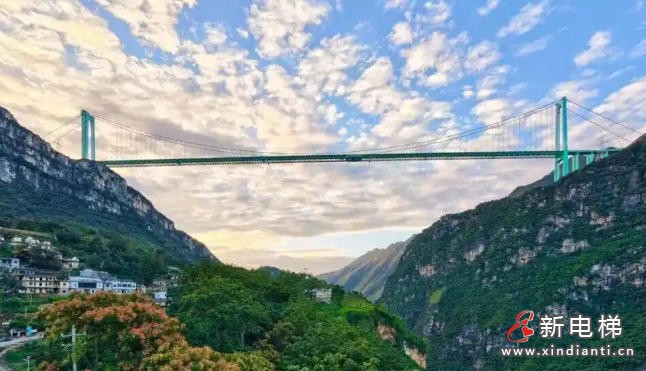 贵州花江峡谷电梯惊魂：游客被困两小时，维权遭遇“踢皮球”