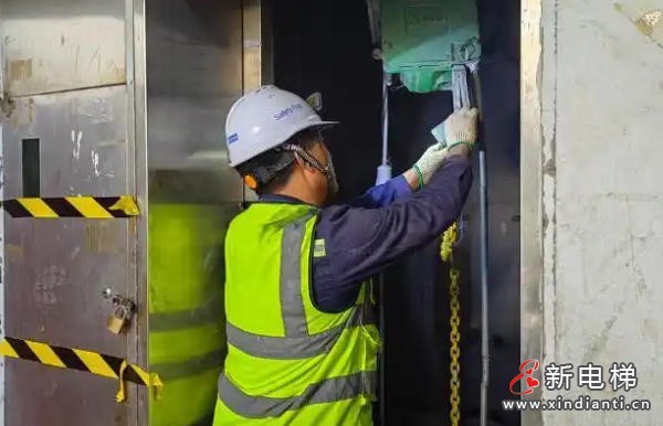 国补助力老旧电梯焕新，山东青岛某小区顶楼住户仅需340元！