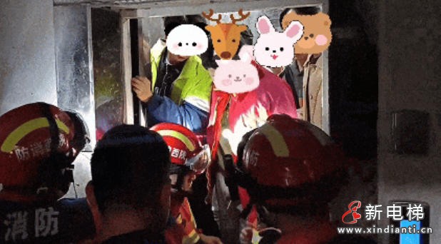 陕西武功县某小区电梯突发故障！10余人被困
