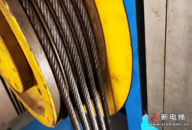 交房一年电梯钢丝绳断裂，物业、维保谁主责？