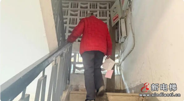 四川成都成飞小区加装电梯停运：老人出行受阻，公司回应等验收