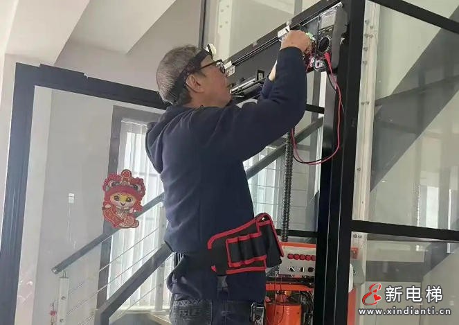 浙江七旬老人自主创新研发家用电梯获国家专利‌