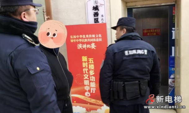 青海西宁特巡警15分钟快速救援 成功解救商场被困电梯群众‌